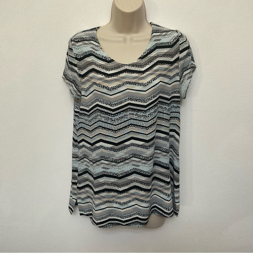 Chico's Travelers Blue, Grey Chevron Short Sleeve T-Shirt Size 1 US Size M/8